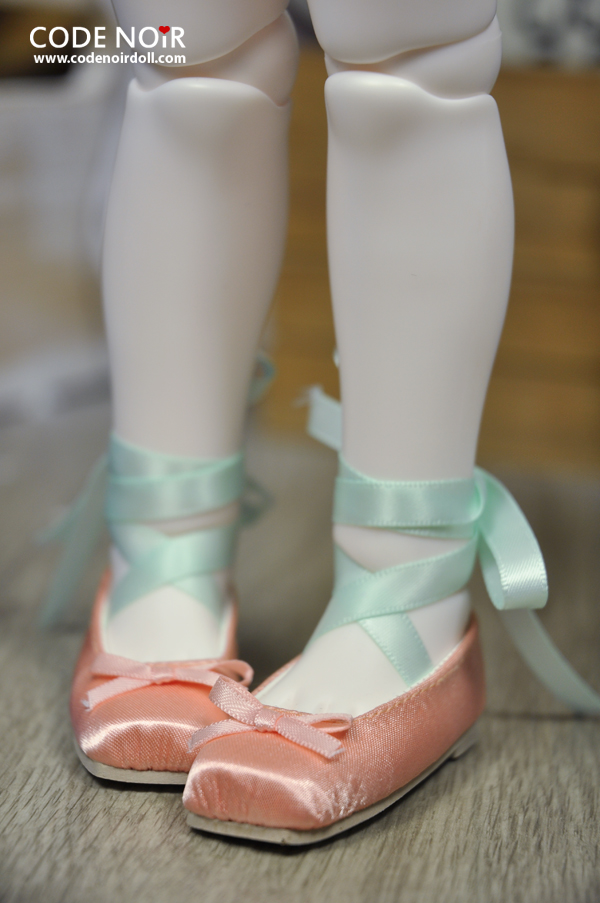 Ballet slippers in apricot and green